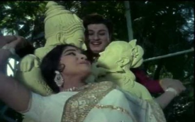 Kudiyirundha Koyil (1968)